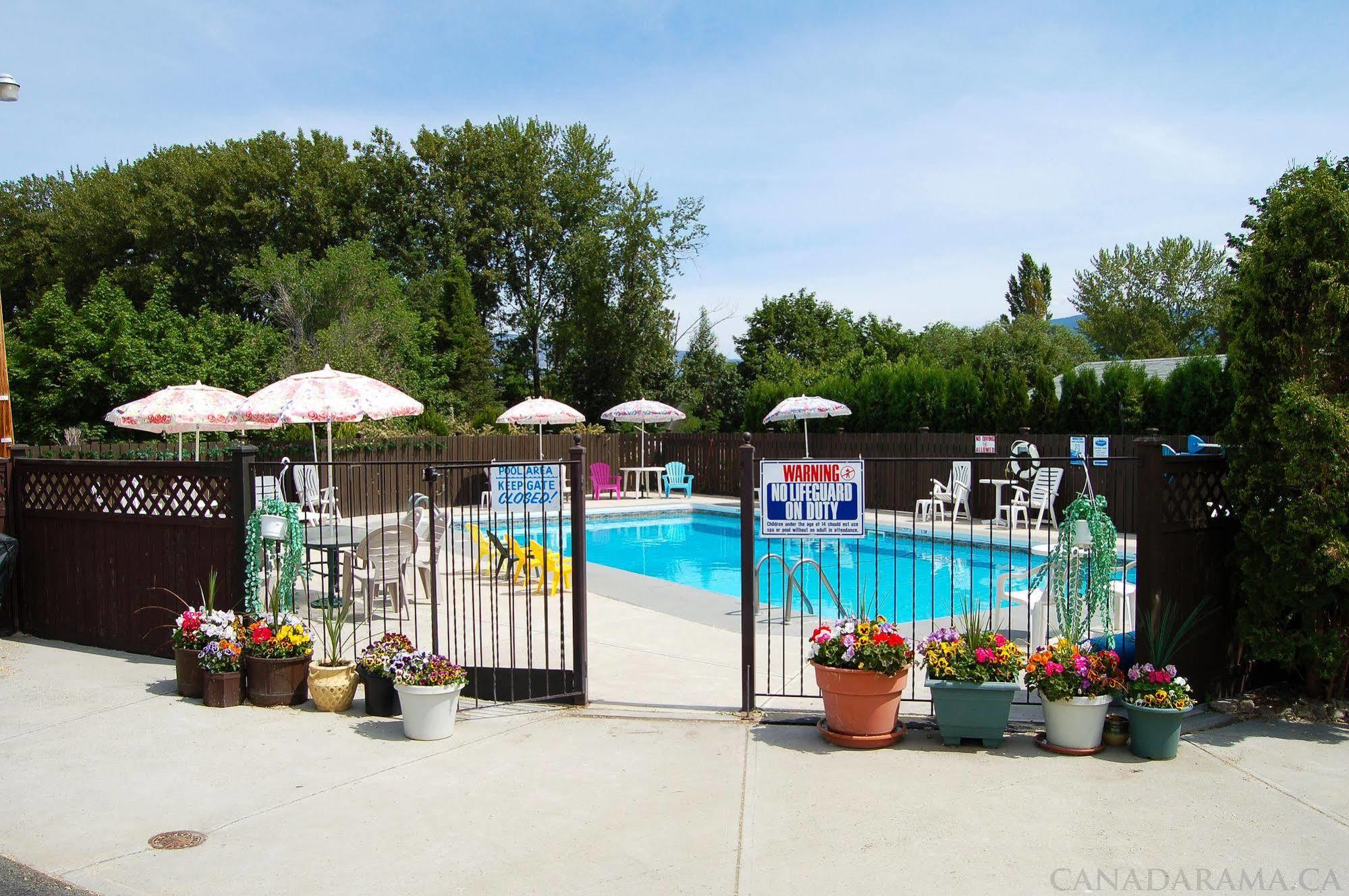 Rosedale Motel Summerland Bagian luar foto